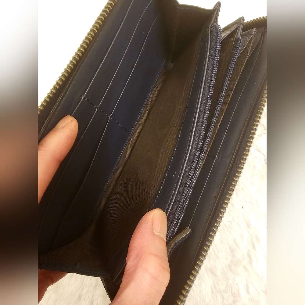 GUCCI Long Wallet with Pearl Embellishments - Picture 9 of 14